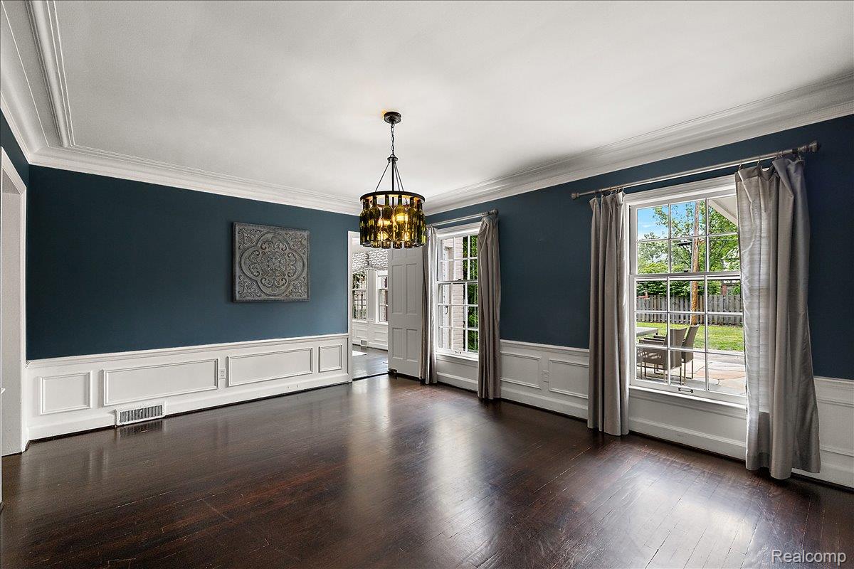 1051 Devonshire Road Grosse Pointe, MI 48230 - Photo 17 of 99 052-1051 Devonshire-51.jpg