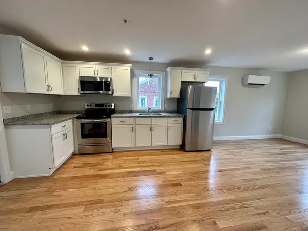 $1,900 | 415 Danforth Street, Unit 1, Taunton, MA 02780