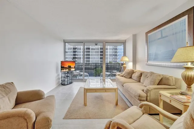 $369,000 | 525 North Ocean Boulevard, Unit 522, Pompano Beach, FL 33062