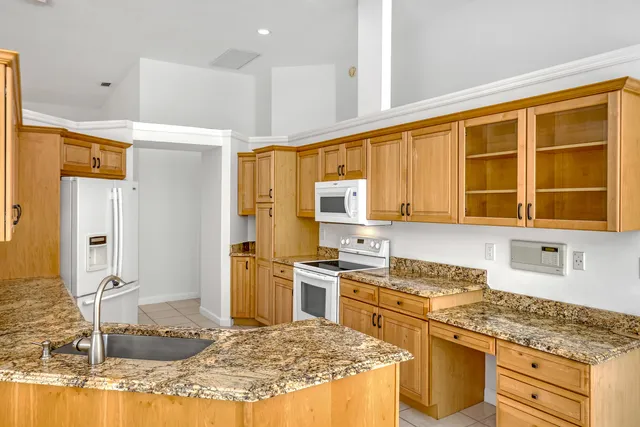 $8,000 | 22 Windward Isle, Unit ISLE(S), Palm Beach Gardens, FL 33418