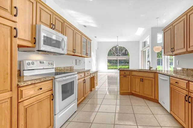 $8,000 | 22 Windward Isle, Unit ISLE(S), Palm Beach Gardens, FL 33418