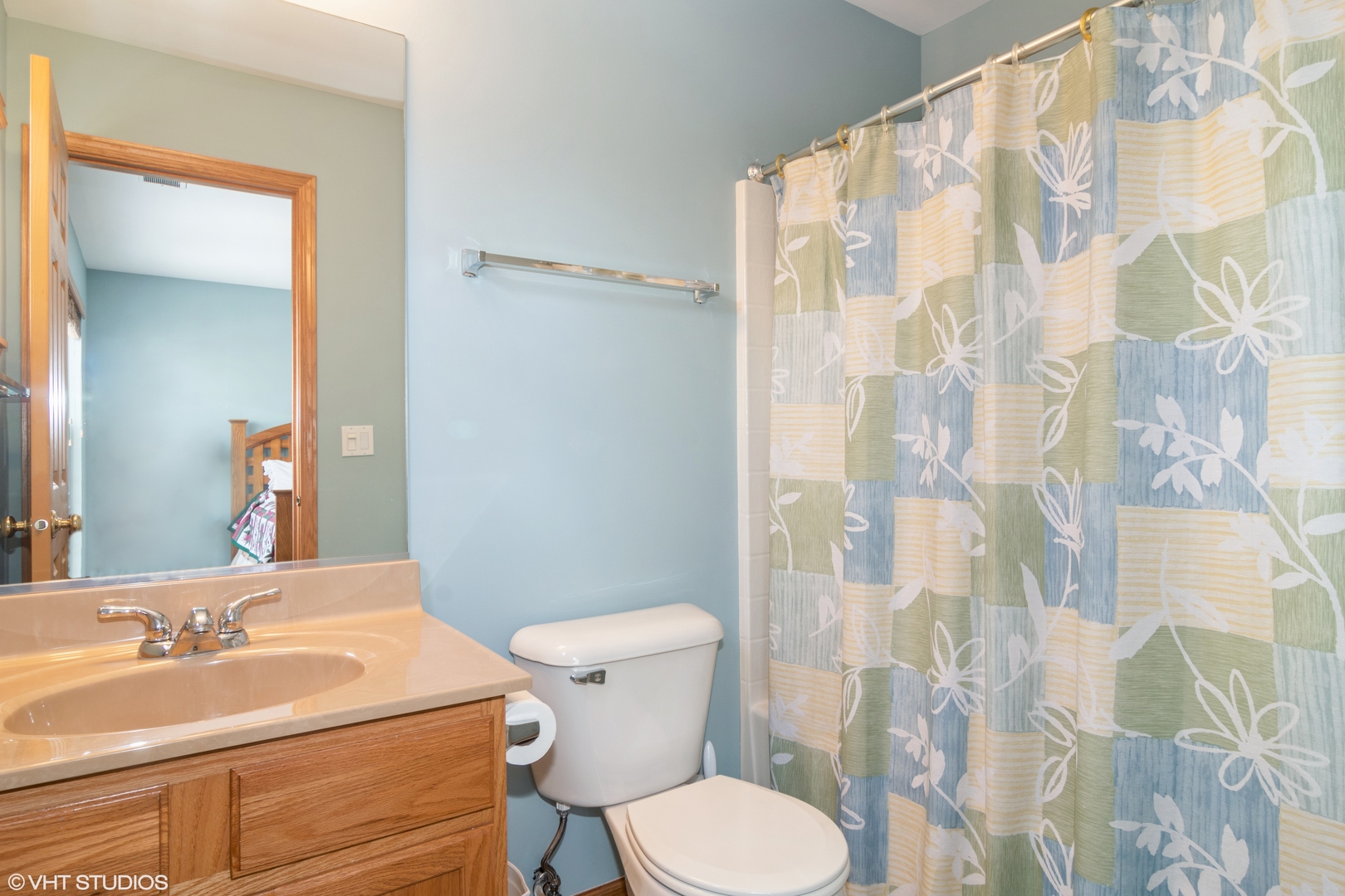 312 Quarry Ridge Circle Sugar Grove, IL 60554 - Photo 14 of 23 a bathroom with a sink and a mirror