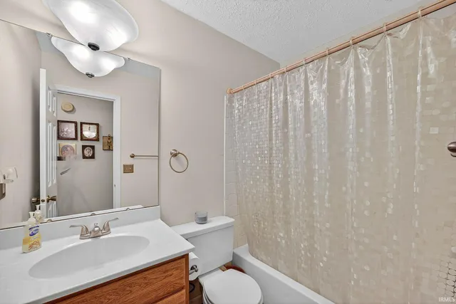 $329,900 | 929 Deepwood Court, Mishawaka, IN 46544