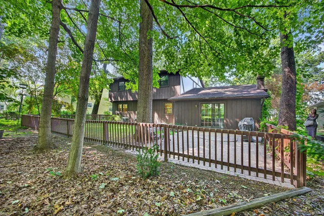 $329,900 | 929 Deepwood Court, Mishawaka, IN 46544