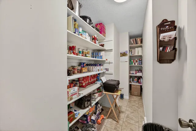 $329,900 | 929 Deepwood Court, Mishawaka, IN 46544