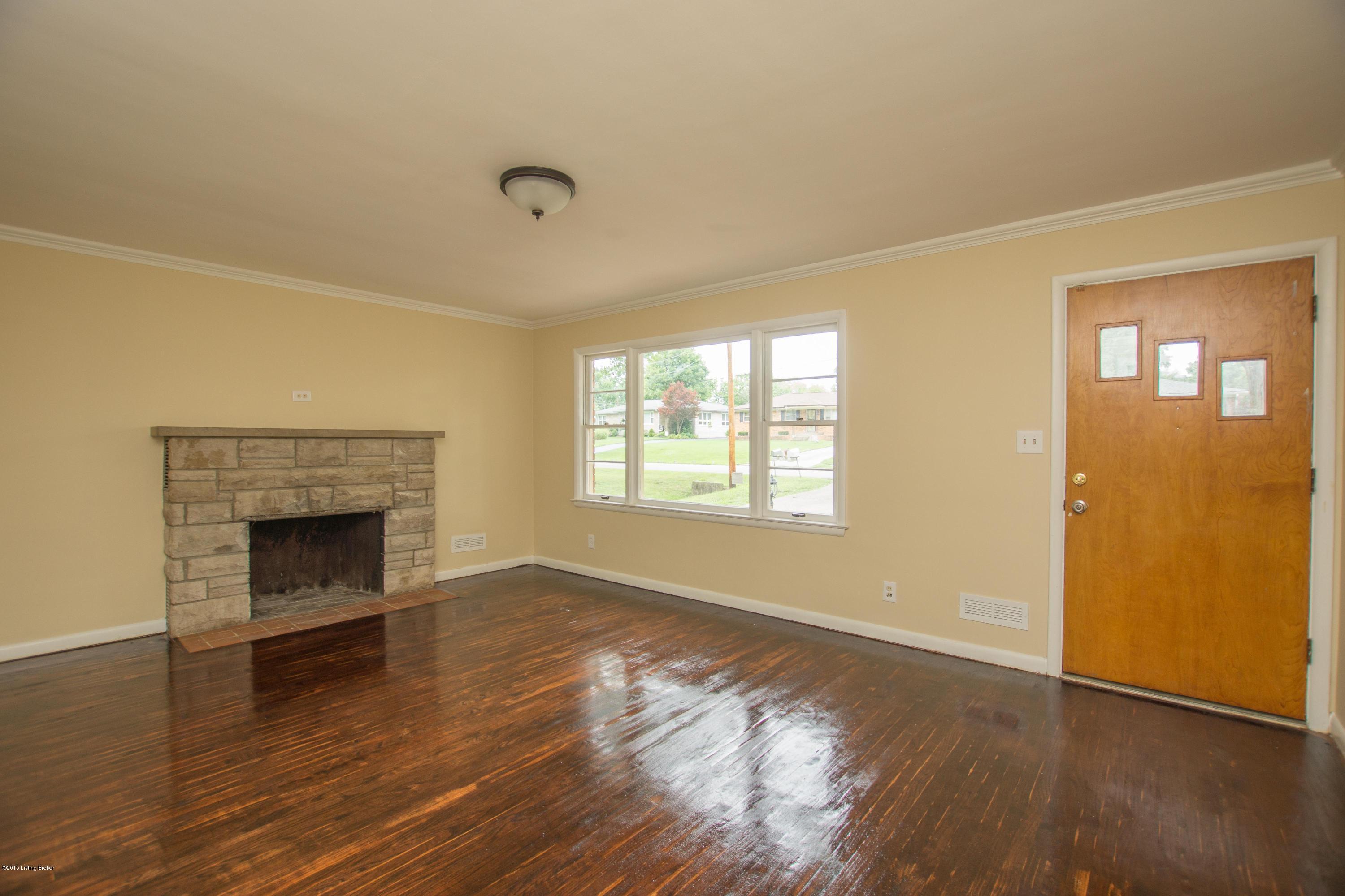 8706 Waltlee Road Louisville, KY 40291 - Photo 5 of 61 Living RM 4