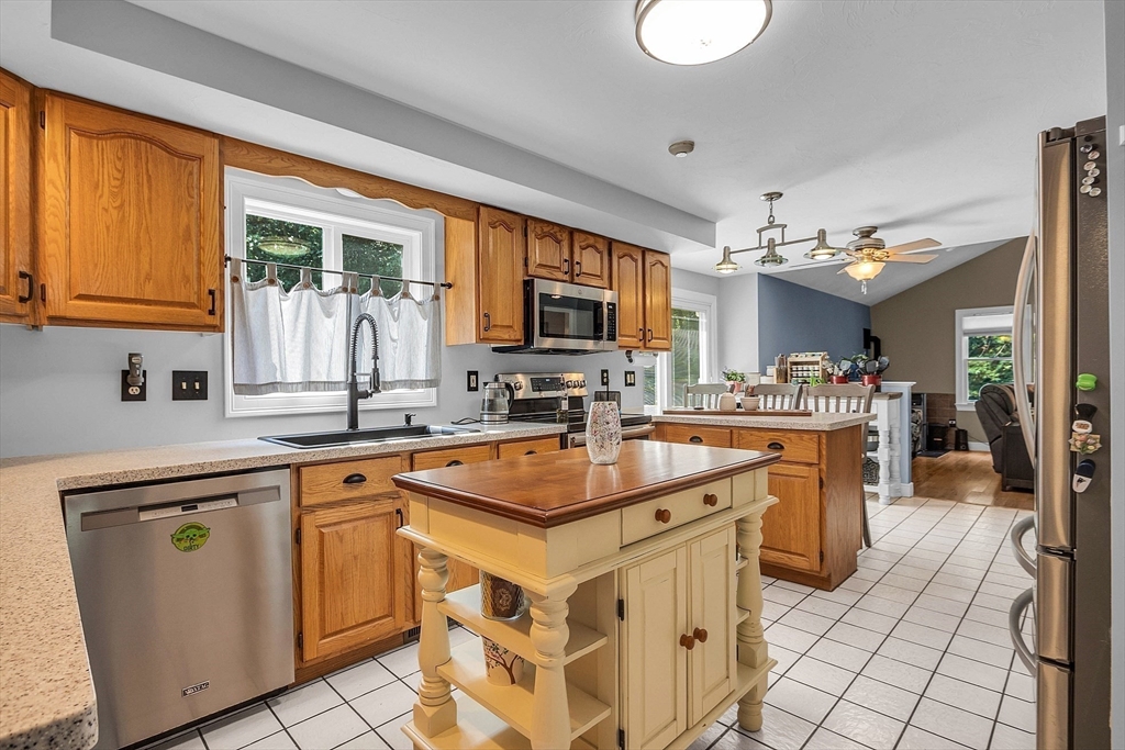 178 Warren Road Townsend, MA 01469 - Photo 17 of 40