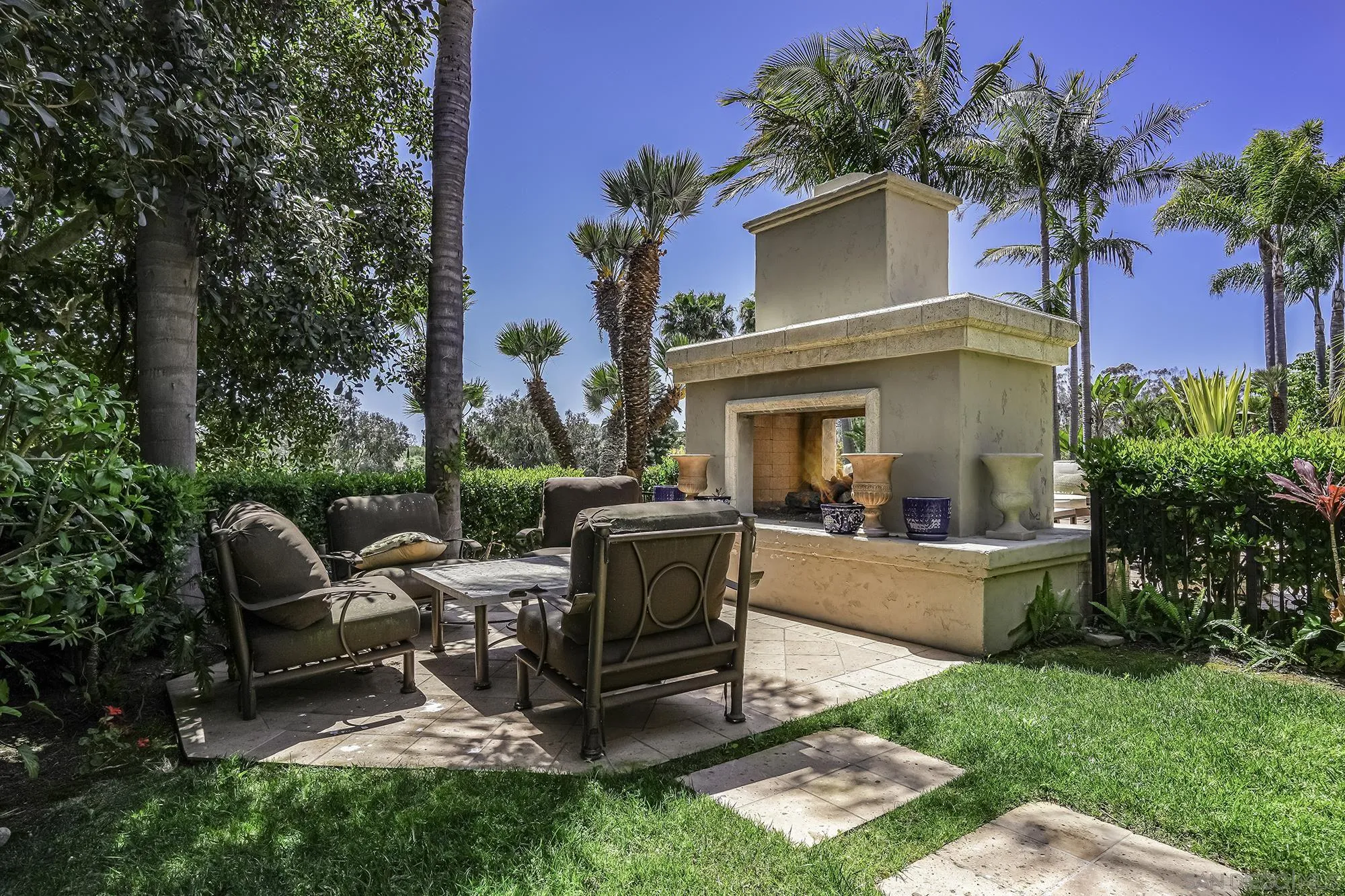 5305 La Crescenta Road Rancho Santa Fe, CA 92067 - Photo 59 of 64 Off the office you enter this private sitting area