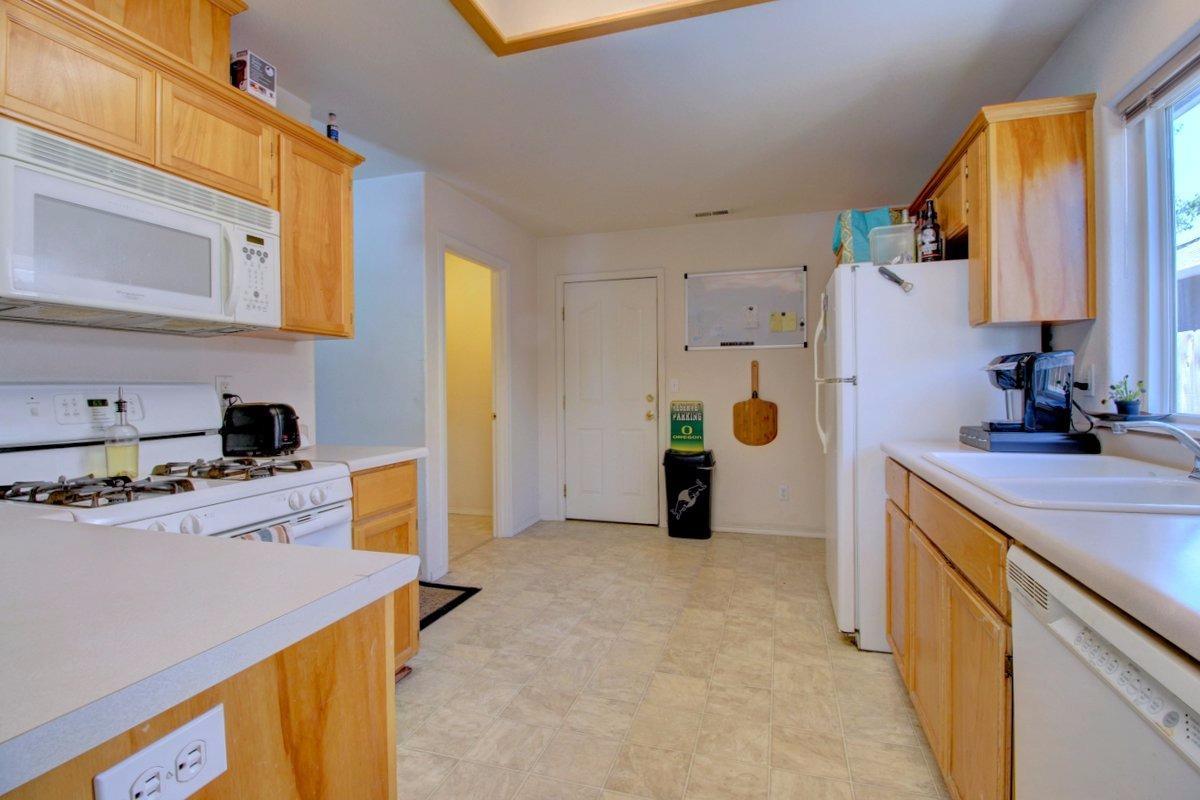 1241 Pheasant Way Central Point, OR 97502 - Photo 10 of 21 Additional Photo