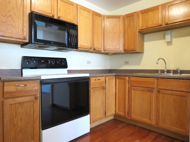 6301 North Sheridan Road, Unit 18C Chicago, IL 60660 - Photo 3 of 9