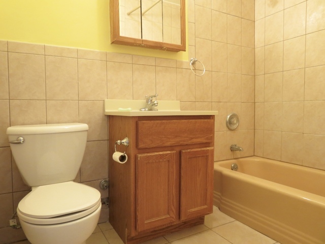 6301 North Sheridan Road, Unit 18C Chicago, IL 60660 - Photo 5 of 9