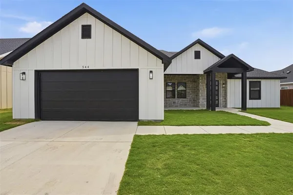 $2,900 | 544 Highview Court, Godley, TX 76044