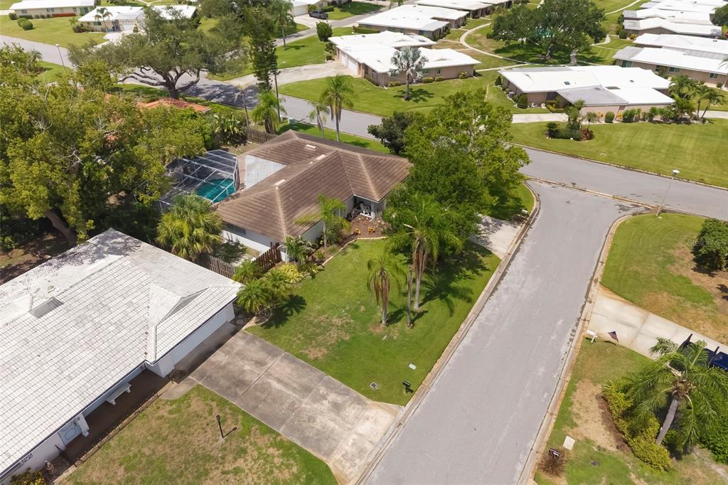 3304 Springmill Circle Sarasota, FL 34239 - Photo 46 of 79 Gallery Image 46