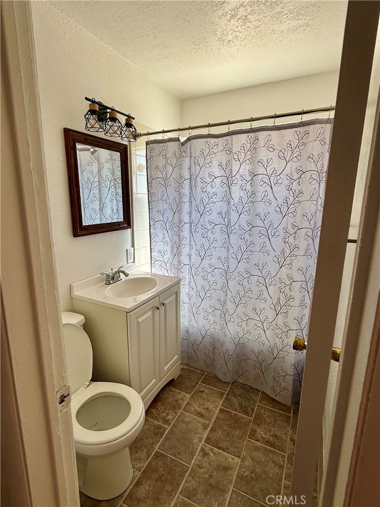 1020 West 24th Street Merced, CA 95340 - Photo 14 of 24 Bathroom