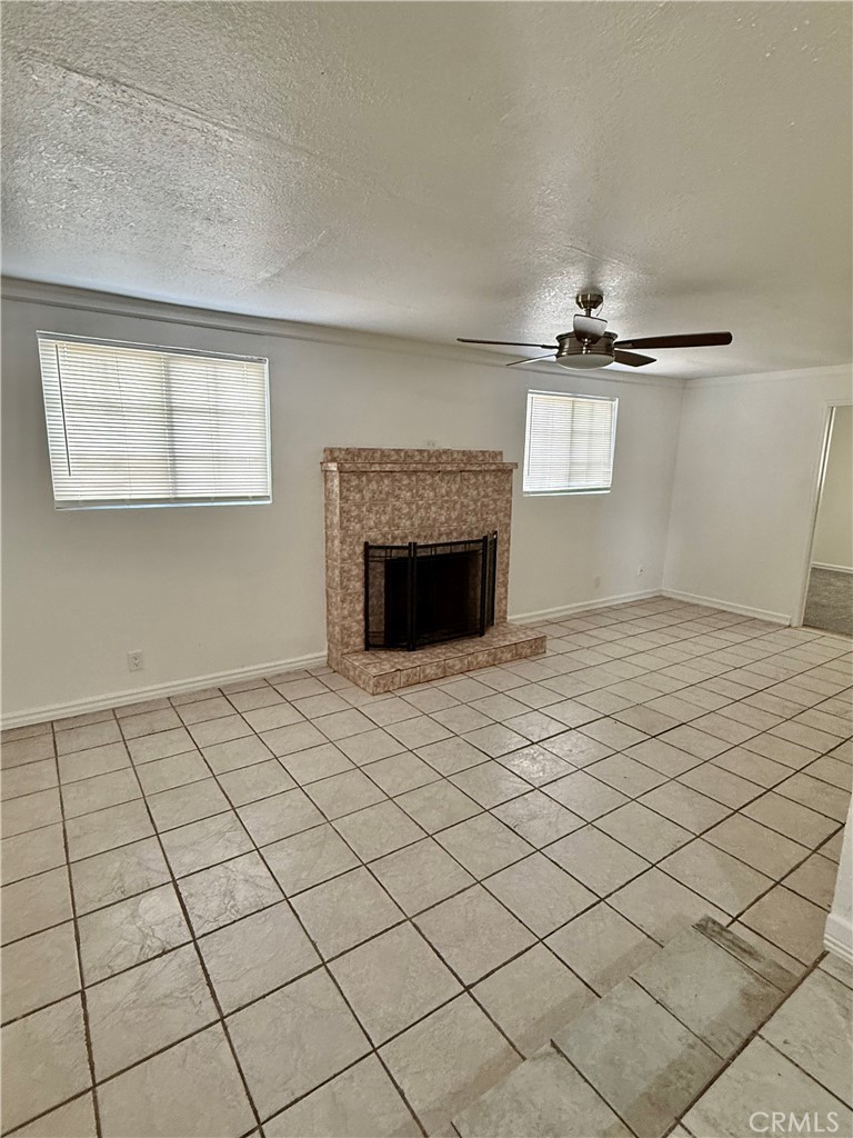 1020 West 24th Street Merced, CA 95340 - Photo 6 of 24 Family Room