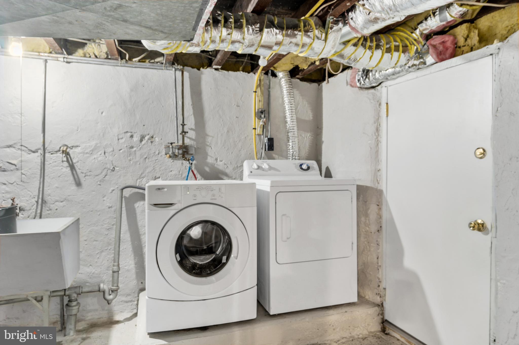 921 Thornton Road Marcus Hook, PA 19061 - Photo 18 of 27