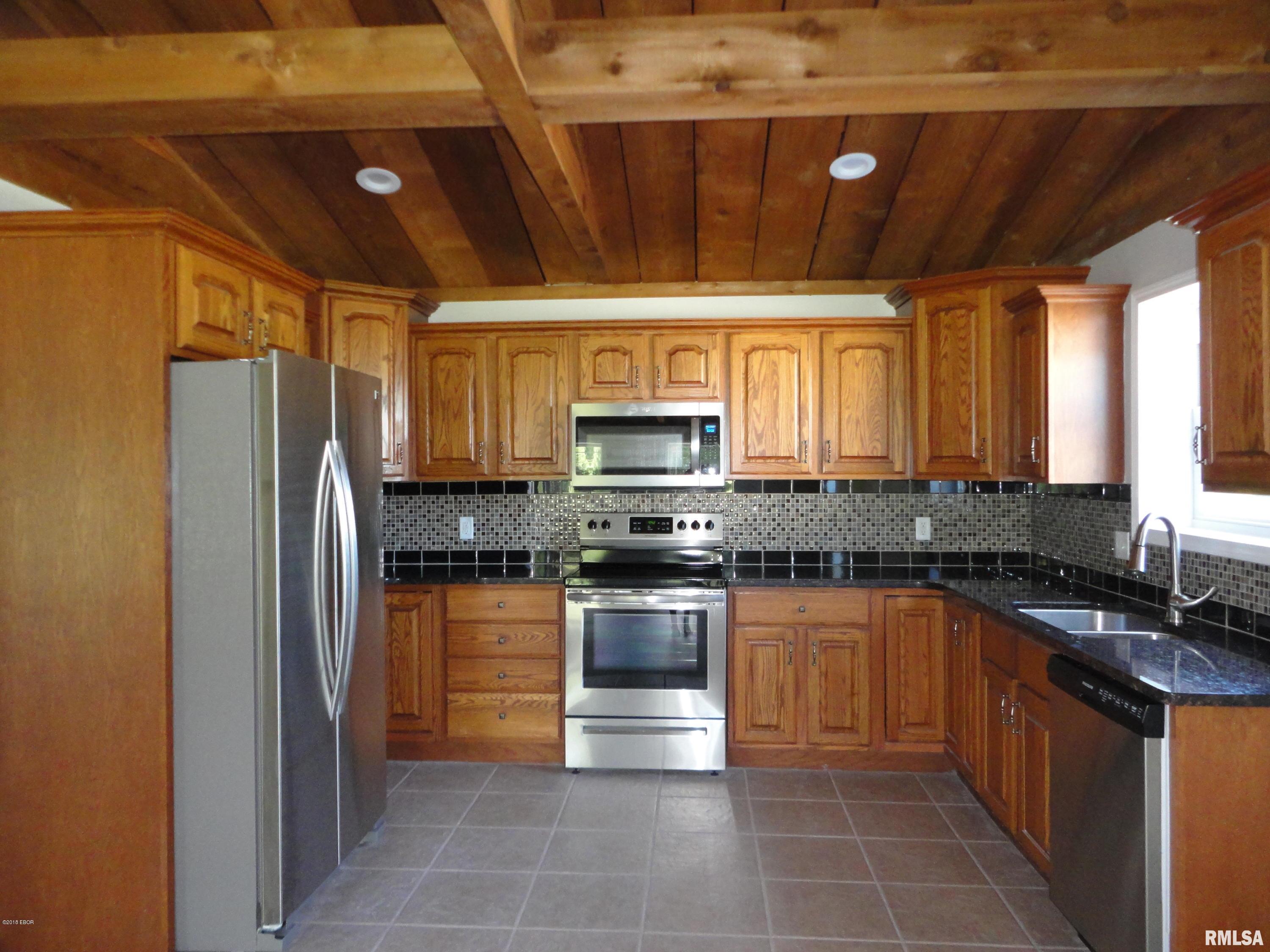 11217 Husband Road Marion, IL 62959 - Photo 3 of 8
