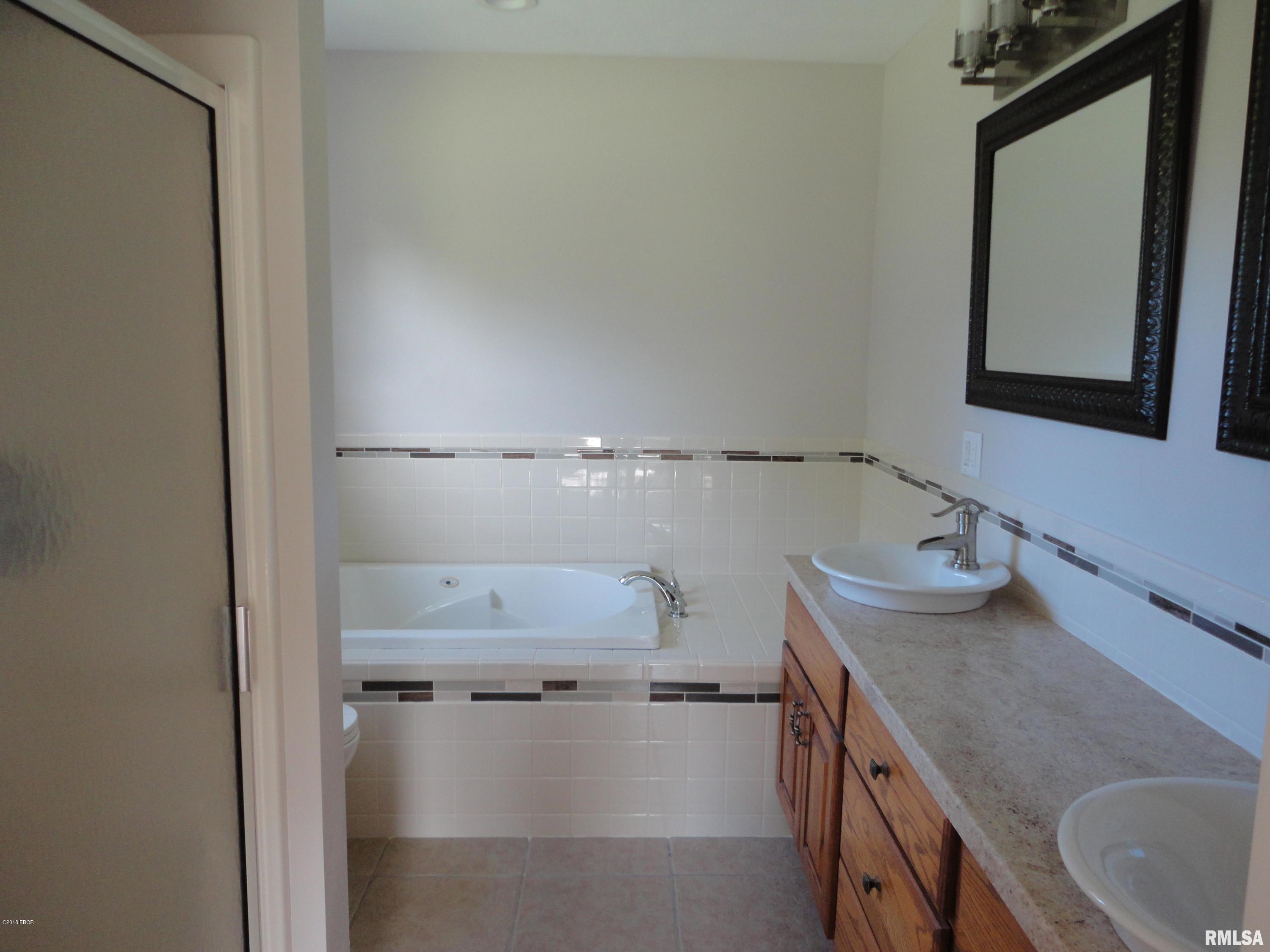 11217 Husband Road Marion, IL 62959 - Photo 6 of 8