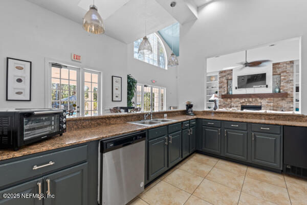 8550 Touchton Road, Unit 2014 Jacksonville, FL 32216 - Photo 22 of 32 8550 Touchton Pic 27 club kitchen