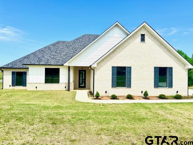 349 Brooks Jefferson, TX 75657 - Photo 3 of 23 a front view of house with yard