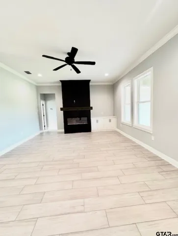 a view of empty room with cabinet and ceiling fan