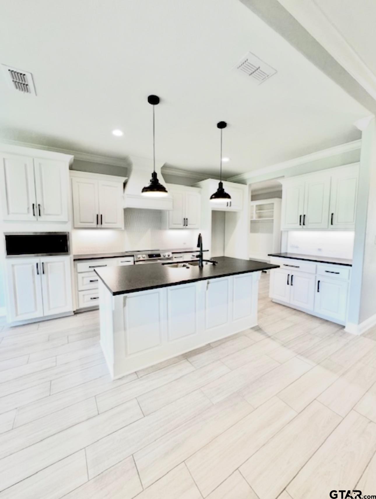 349 Brooks Jefferson, TX 75657 - Photo 8 of 23 a large kitchen with stainless steel appliances kitchen island granite countertop a sink and cabinets