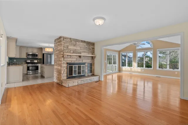 $3,600 | 127 Two Rod Highway, Wethersfield, CT 06109