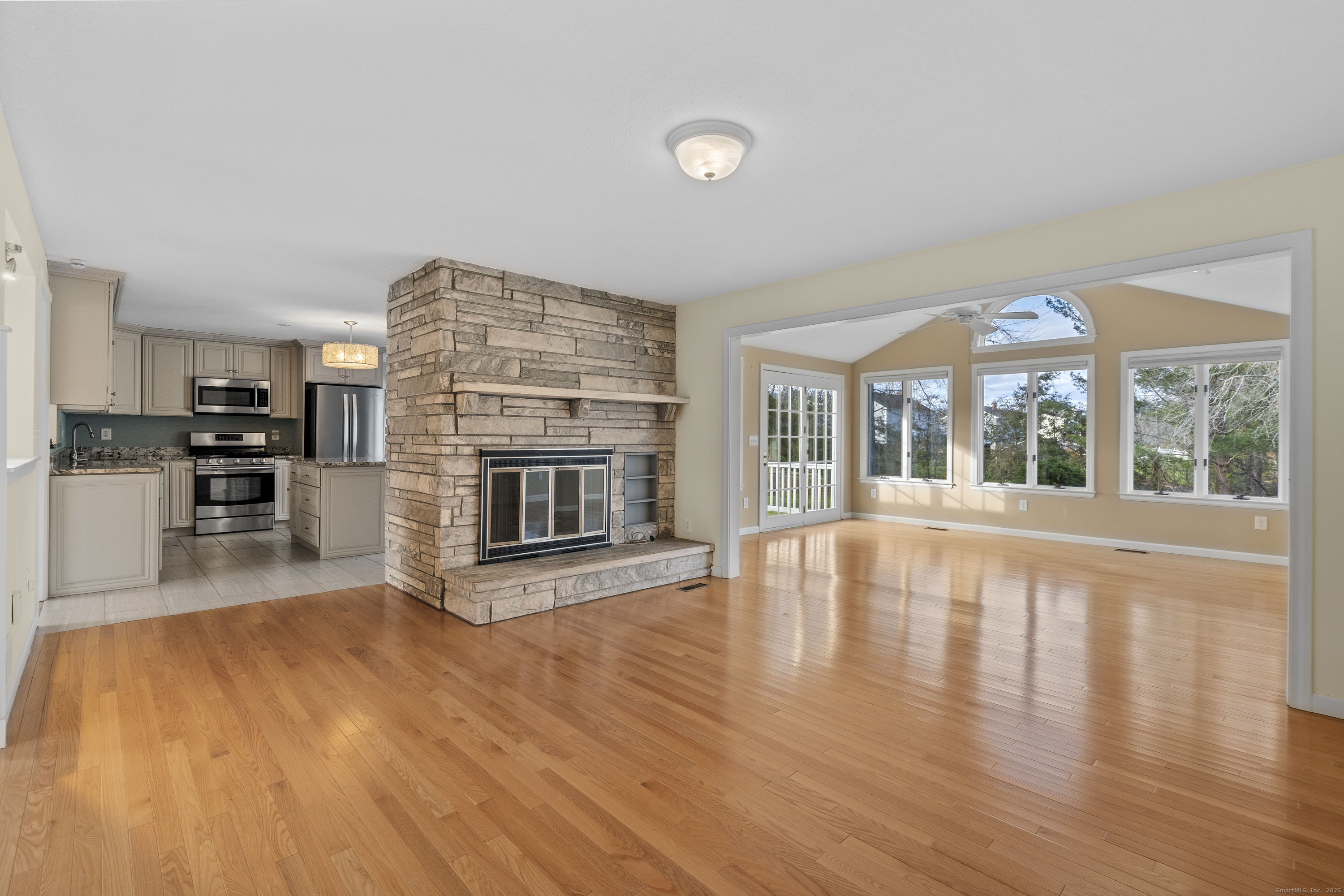 127 Two Rod Highway Wethersfield, CT 06109 - Photo 4 of 24