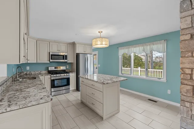 $3,600 | 127 Two Rod Highway, Wethersfield, CT 06109