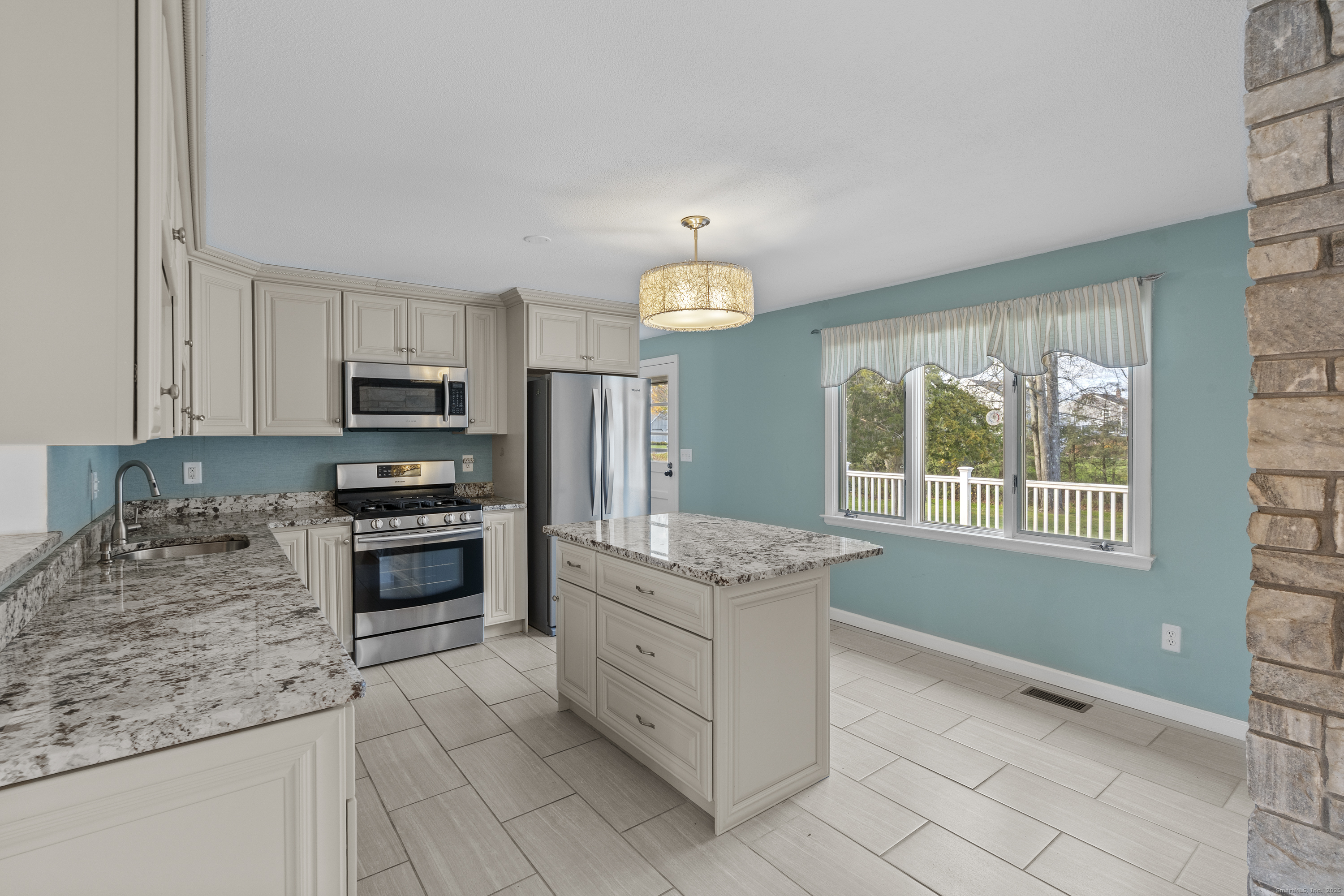 127 Two Rod Highway Wethersfield, CT 06109 - Photo 5 of 24