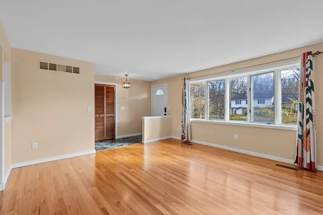 $3,600 | 127 Two Rod Highway, Wethersfield, CT 06109