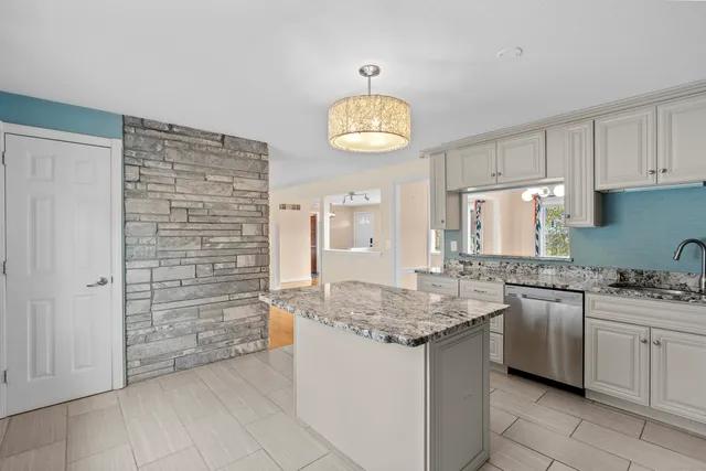 $3,600 | 127 Two Rod Highway, Wethersfield, CT 06109