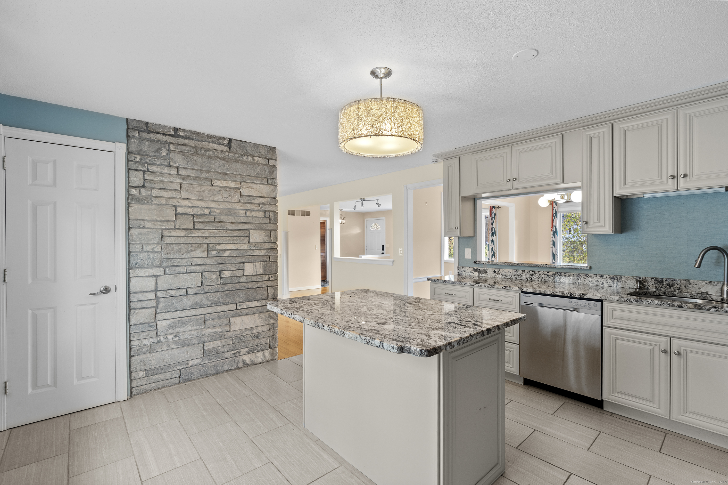 127 Two Rod Highway Wethersfield, CT 06109 - Photo 8 of 24