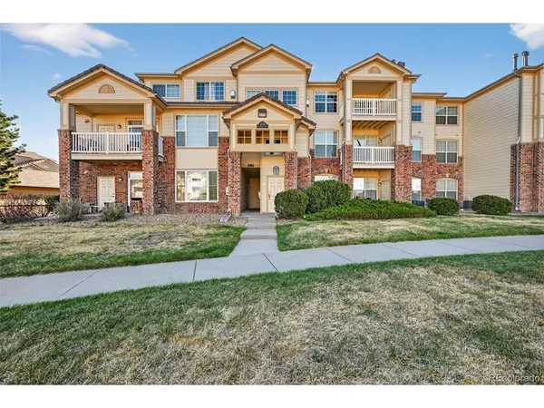 $325,000 | 5733 North Gibralter Way, Unit 306, Aurora, CO 80019