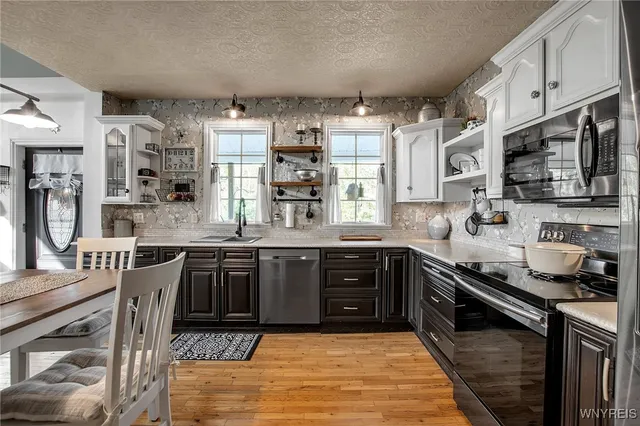 $799,900 | 568 Town Line Road, Lancaster, NY 14086