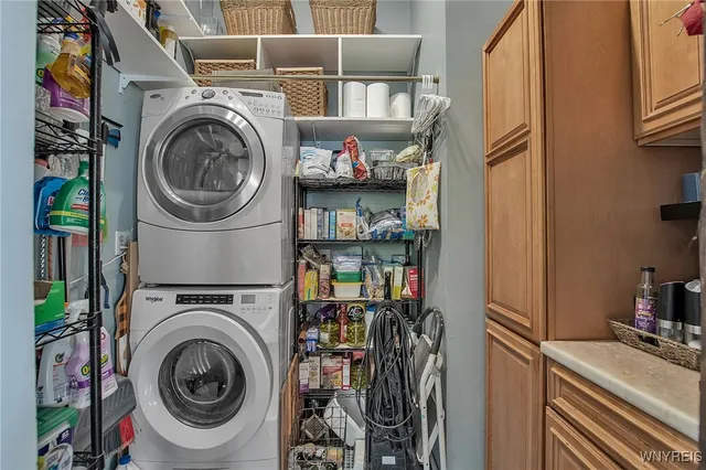 $799,900 | 568 Town Line Road, Lancaster, NY 14086