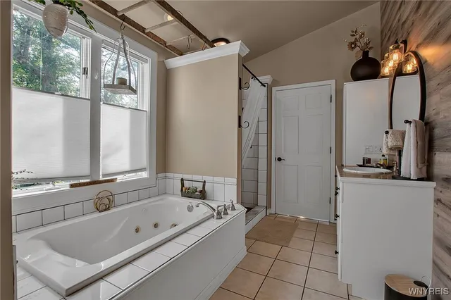 $799,900 | 568 Town Line Road, Lancaster, NY 14086