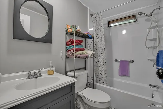 $799,900 | 568 Town Line Road, Lancaster, NY 14086