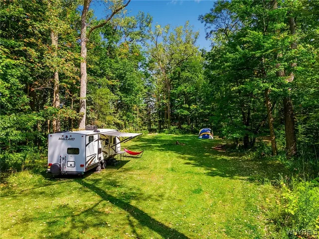 $799,900 | 568 Town Line Road, Lancaster, NY 14086