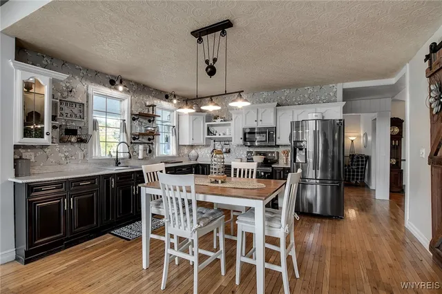 $799,900 | 568 Town Line Road, Lancaster, NY 14086