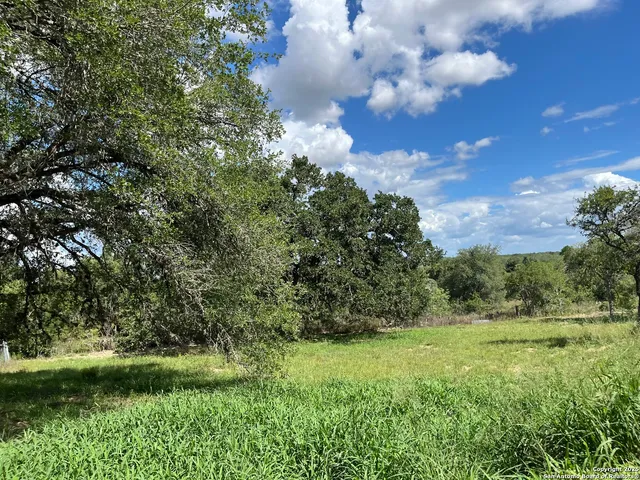 $399,000 | 497 County Road 124, Floresville, TX 78114