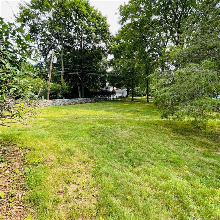 92 Compo Road South Westport, CT 06880 - Photo 18 of 19 Private Yard space