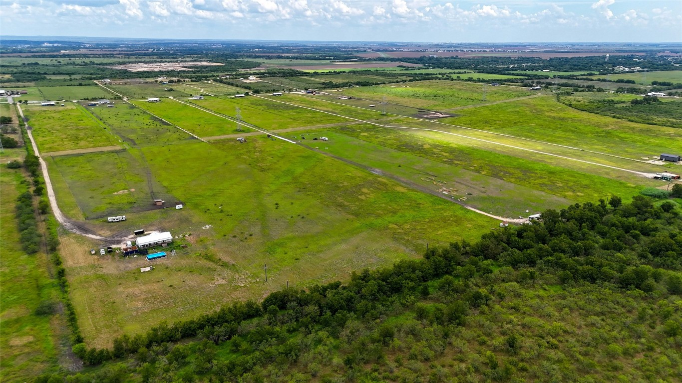 1377 Scull Road Martindale, TX 78655 - Photo 3 of 7