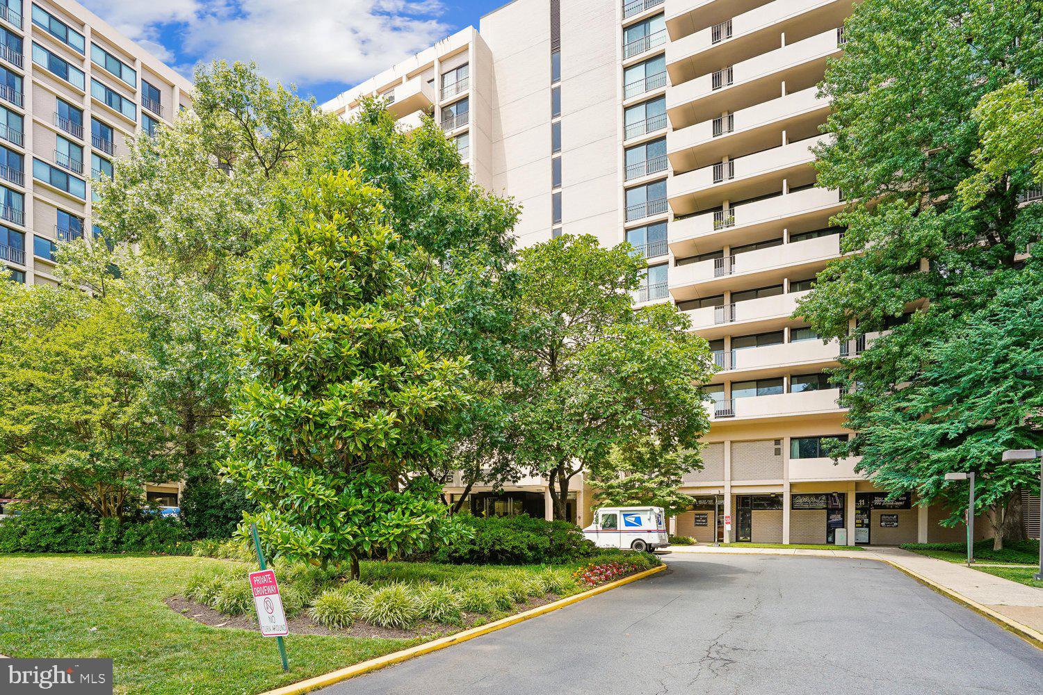 4141 North Henderson Road, Unit 904 Arlington, VA 22203 - Photo 2 of 46 Hyde Park Walk