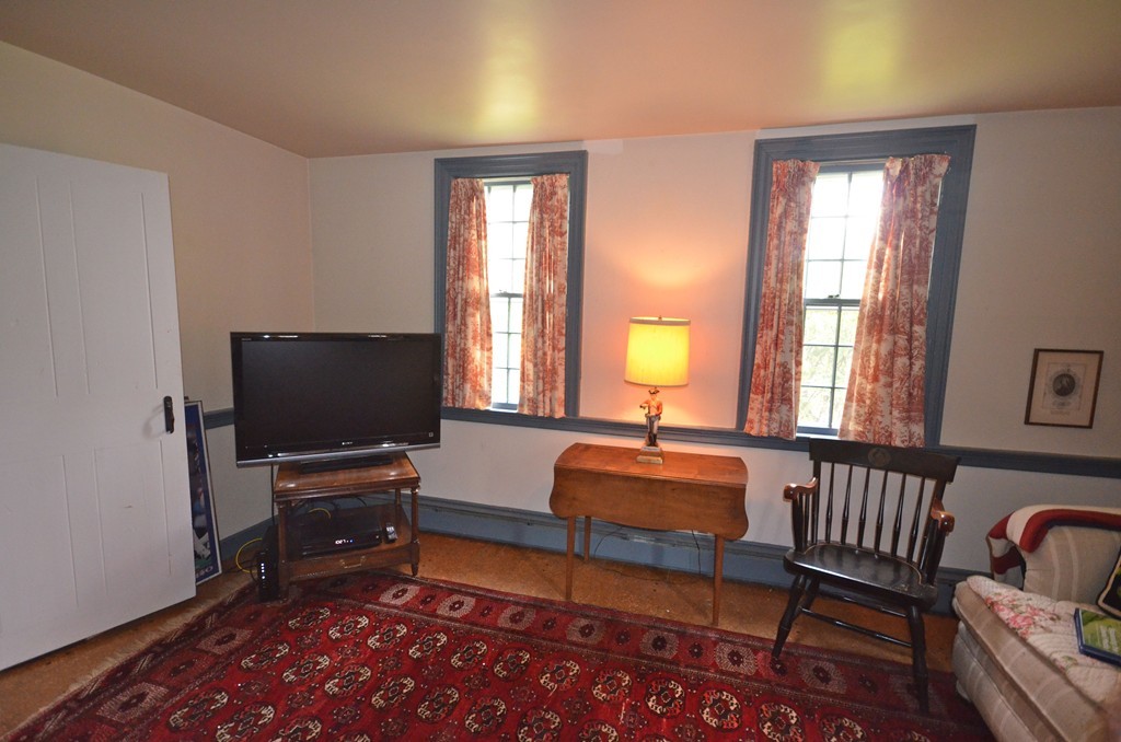 405 Market Hill Road Amherst, MA 01002 - Photo 9 of 30