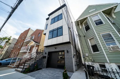 $5,150 | 159 Hopkins Avenue, Unit 1, Jersey City, NJ 07306