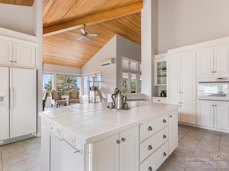 17940 Mountain View Road Sisters, OR 97759 - Photo 5 of 23 Additional Photo