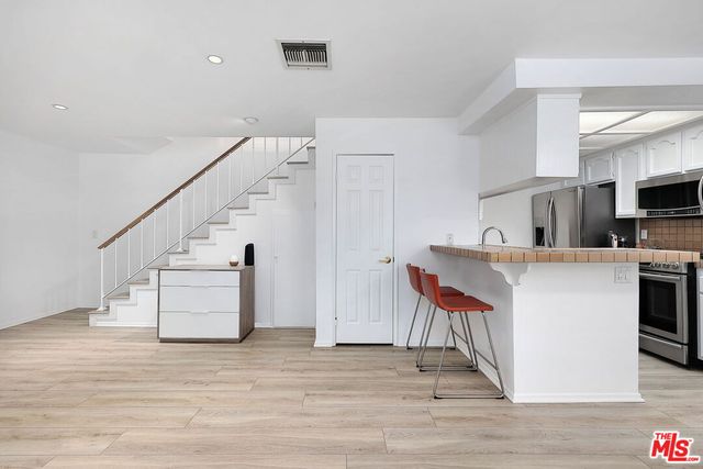 $3,950 | 1040 North Gardner Street, Unit 8, West Hollywood, CA 90046