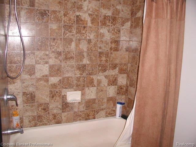 7662 Tubspring Road Almont, MI 48003 - Photo 19 of 20 7662 Tubspring Ceramic bath