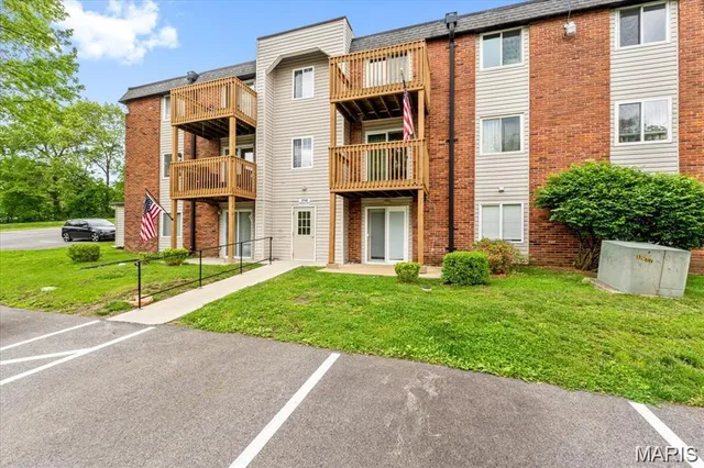 $98,000 | 2745 Westphalia Court, Unit C, St. Louis, MO 63129
